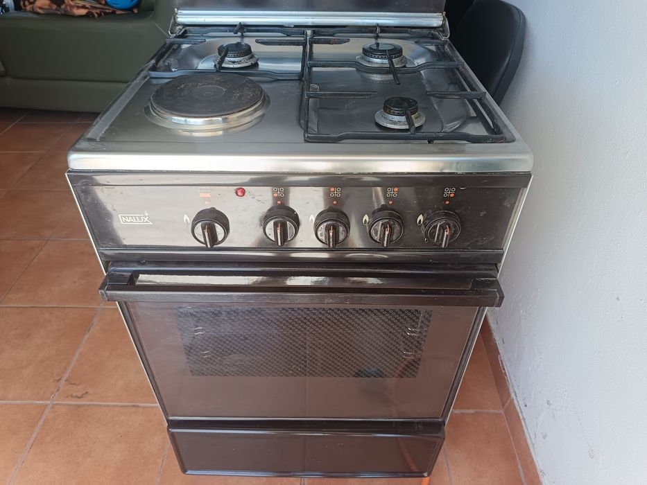 Fogão a gás e elétrico