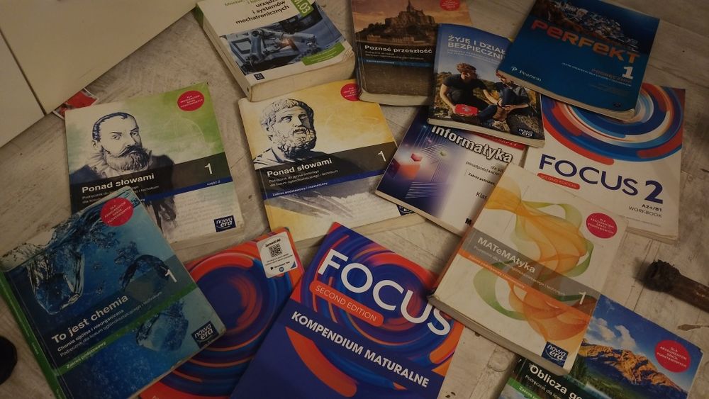 Sprzedam książki do klasy pierwszej technikum mechatronicznego