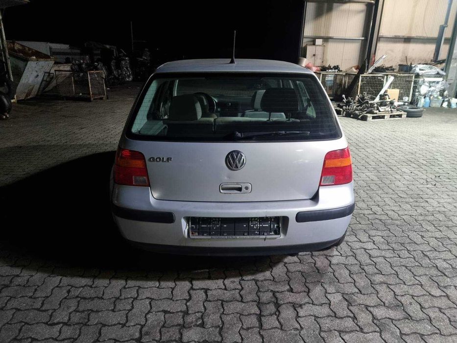 Розборка/Продаж запчастин Volkswagen Golf 4