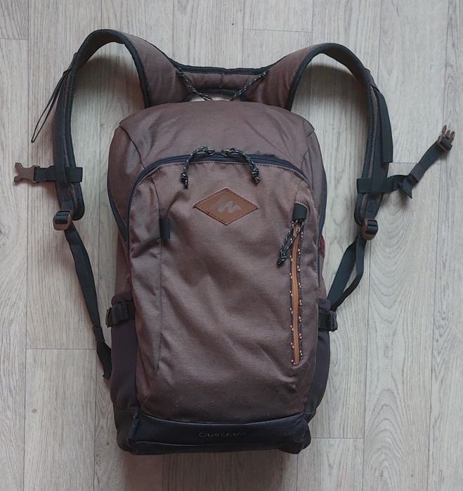 Рюкзак б/у Quechua NH500 20 L, c дождевиком (France)