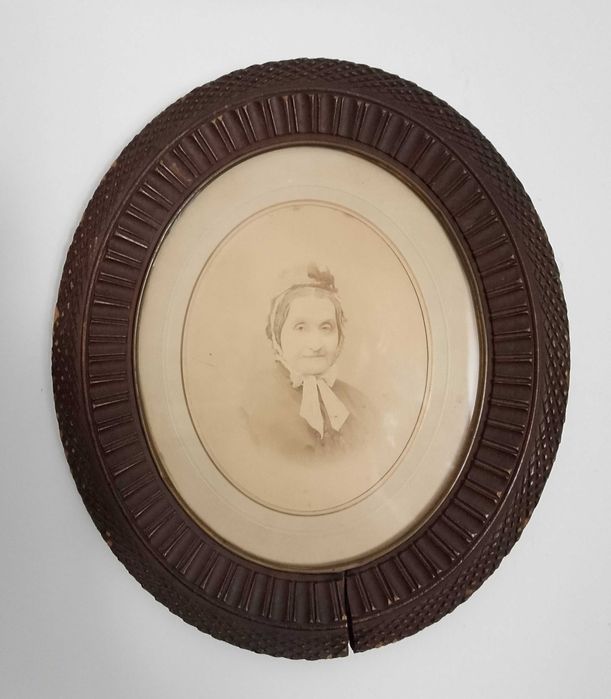 Fotografia/portret w owalnej ramce XIX wiek