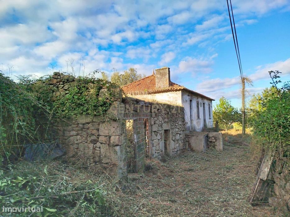 Ruina em Fontoura, Valença - Oportunidade Única!