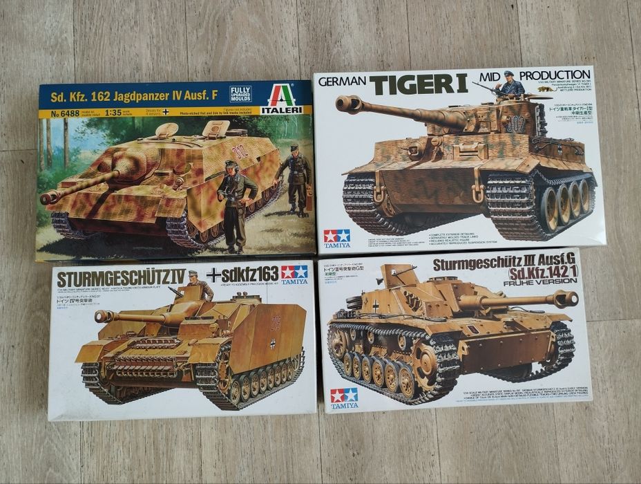 Zestaw modeli plastikowych