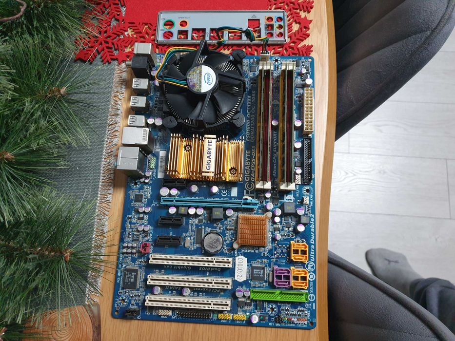 Płyta główna Gigabyte GA-EP35-DS3 (rev. 2.1) 4Gb Ram DDR2 intel E8500