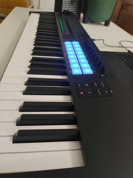 MIDI-клавіатура Novation Launchkey 61 MK4