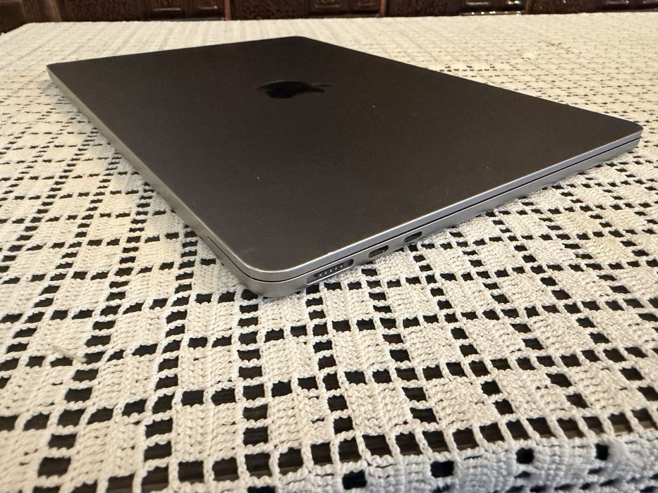 MacBook Air M2 13.6” (2022) 16GB / 1TB SSD