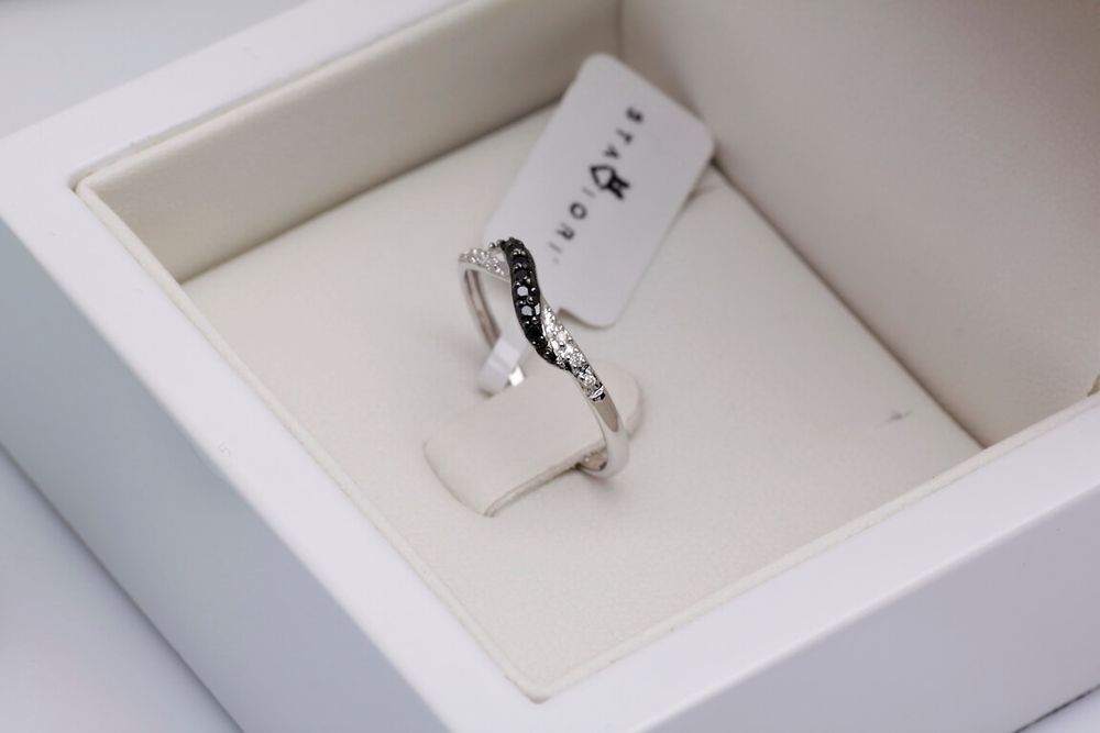 Złoty pierścionek Staviori z diamentem