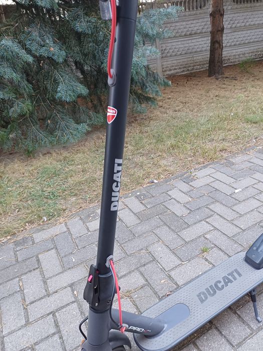 Hulajnoga elektryczna DUCATI Pro I Evo 350W 8.5"