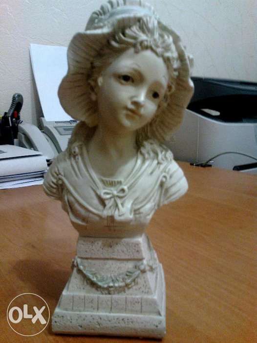 Бюст французской девушки