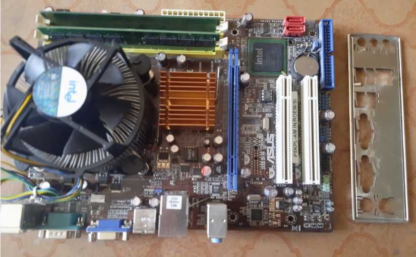 Материнка + процесор(socket 775) + ddr2 2 гб две по 1 гб рабочая 100%.