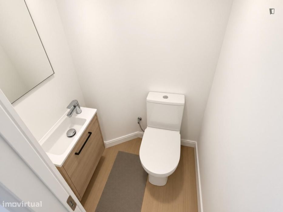 Quarto - localizado em Campolide Lisbon