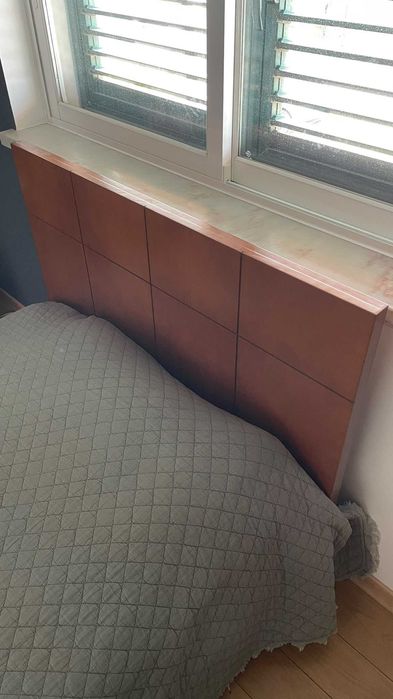 Cama + colchão estrado elevatório 1,05m + mesa cabeceira + roupa cama