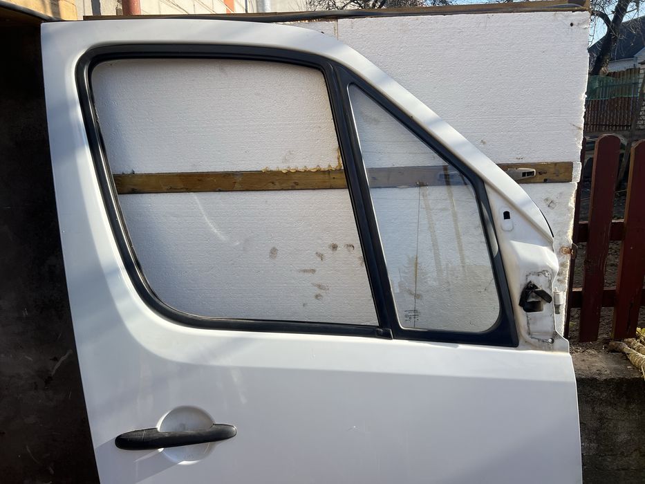 Дверка передня права пасажирська Mercedes Sprinter 906