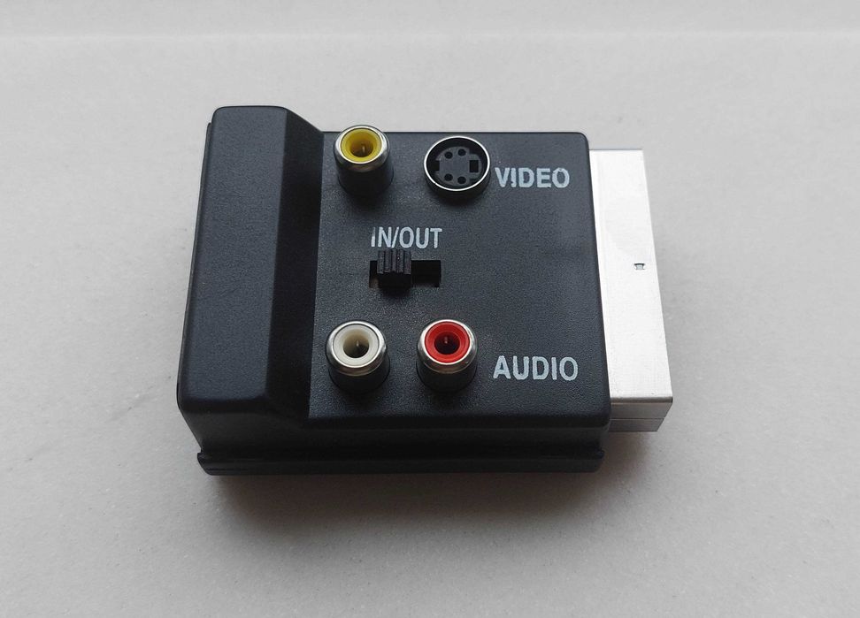 Adaptador SCART macho para fêmea com comutador + S-vídeo e 3 RCA