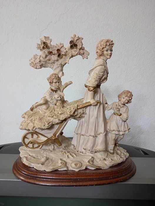 Estátua em marfinite antiga