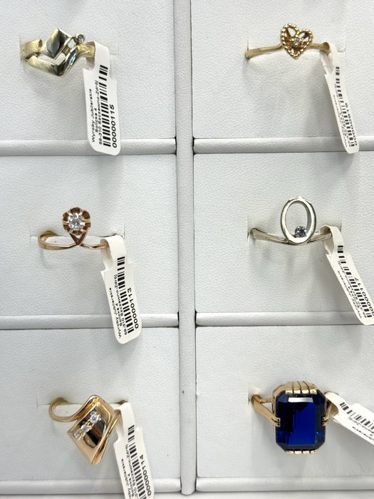 Złoty pierścionek z brylantami rozmiar 18