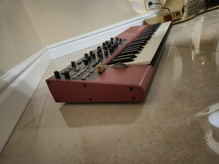 Syntezator Nord Lead A1
