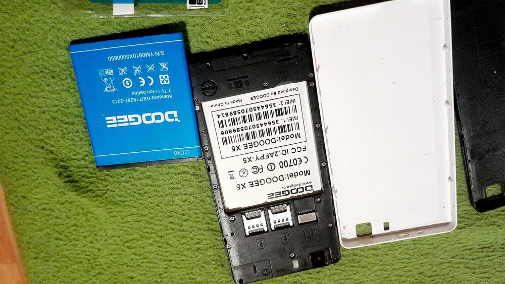 Моб.телефоны не рабочие.