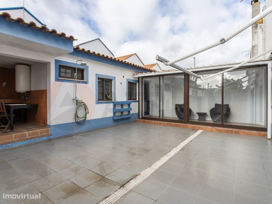 Moradia T3 com garagem, no Faralhão