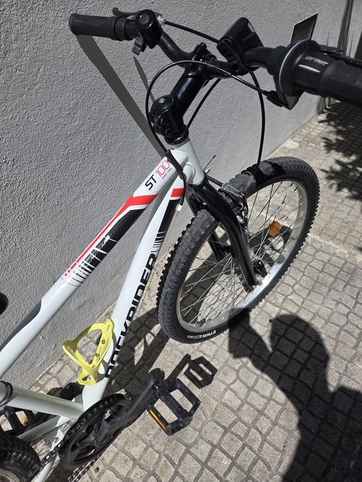 Decathlon Rockrider ST100 Sport roda 24
roda 24
6 velocidades ( atras)
campaínha e luzes incluidas

Tudo nas melhores condições e pronta a usar, idea