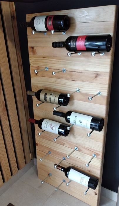 Garrafeira em pinho maciço feita á mão.