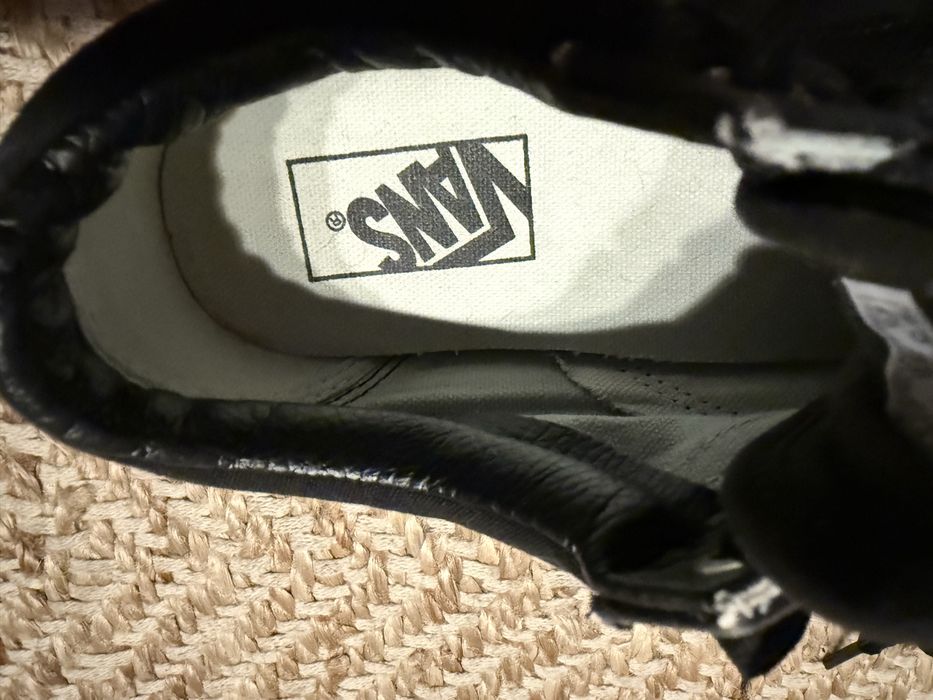 Tens Vans pretos