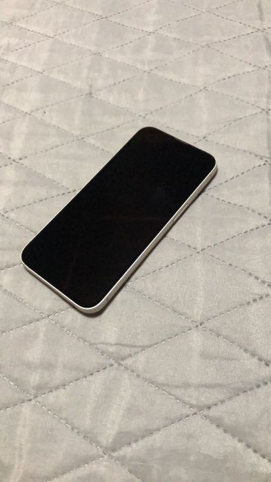 iPhone 13 White 256 GB – Like New, 100% Battery Health + Original Box & Invoice63825204985219121