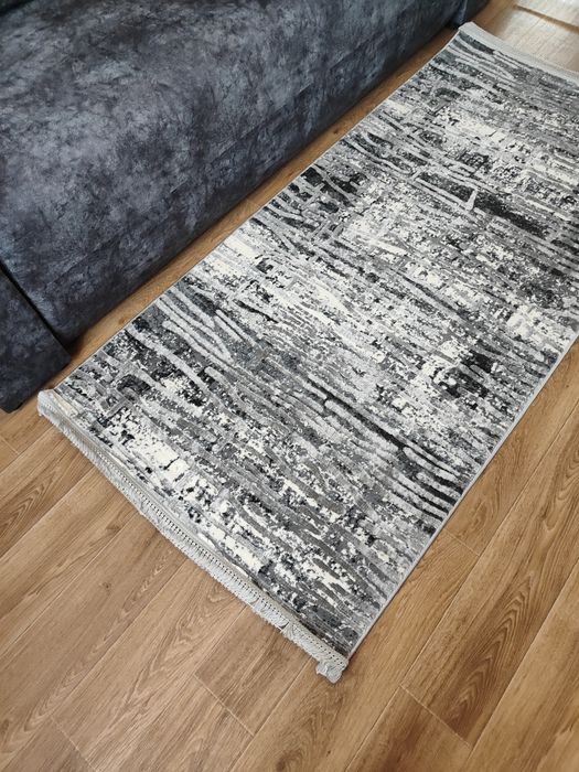 Современние ковры в сером цвете