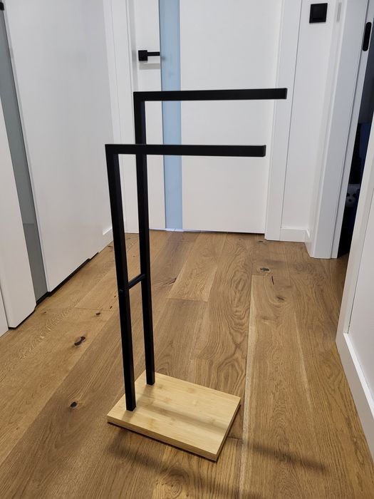 Wieszak stojak na ręczniki loft