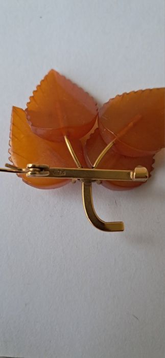 Брошь янтарь позолота