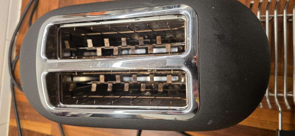 Toster Kitchen Aid Artisan na 2 kromki (model np. 5KMT2204EBK).