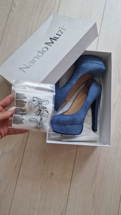 Туфлі замшеві блакитні Nando muzi