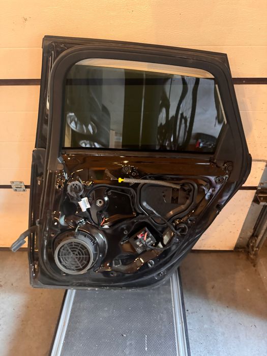 Drzwi Audi A6 C7 kombi prawy tył LY8X