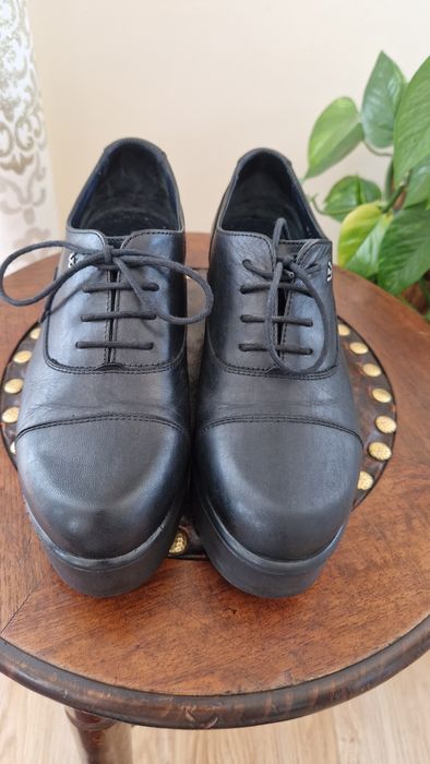 Buty  damskie 37 skórzane półbuty creepersy