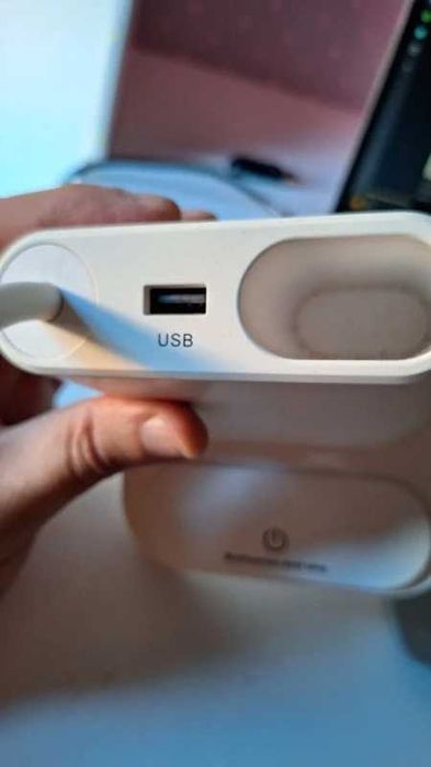 Candeeiro de mesa com USB. Levantar no Porto