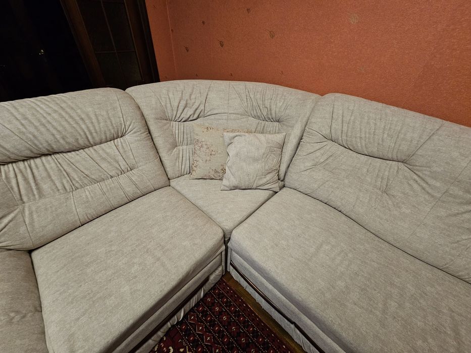 Кутовий диван у відмінному стані