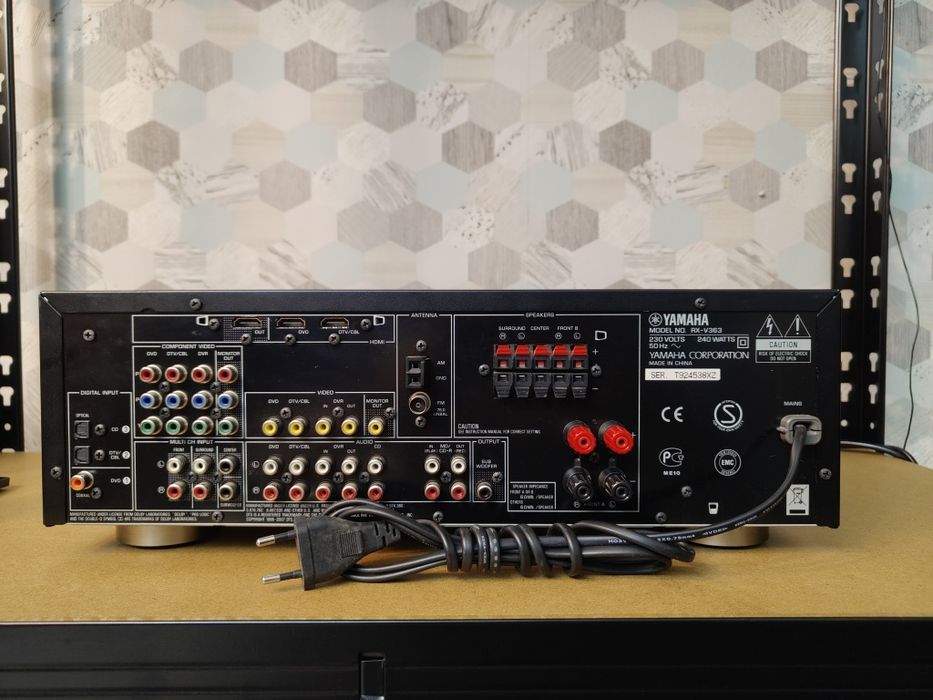 Amplotuner YAMAHA RX-V363 5.1 z pilotem zastepczym