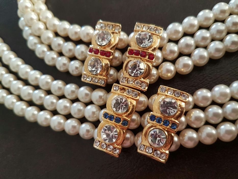 Colar de pérolas com brilhantes