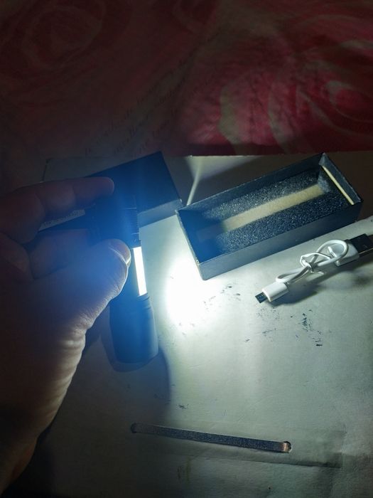 Фонарик светодиодный на аккумуляторе.Новый.