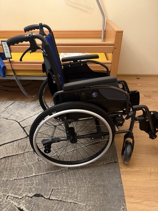 Wozek inwalidzki  lekki 2 lata gwarancji