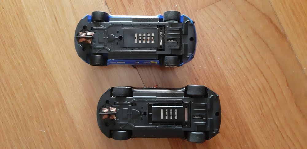 Scalextric - 2 Aston Martin vantage V8