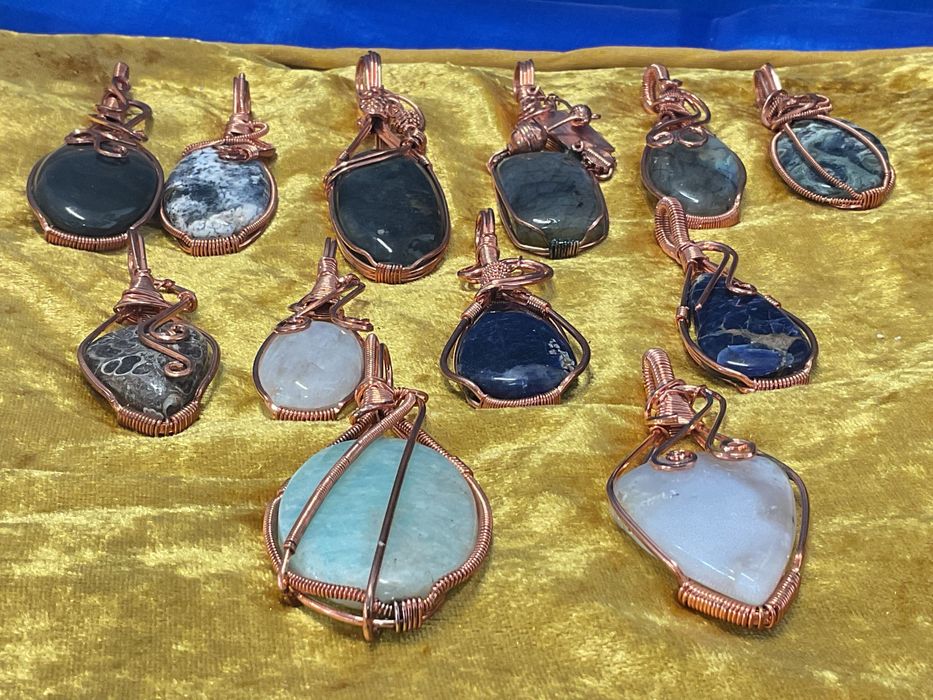 Pendente coleção várias pedras 8/10 cm