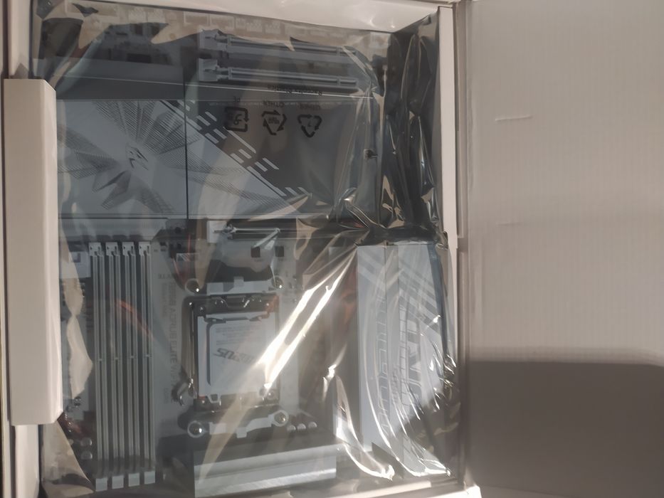 Płyta główna GIGABYTE B850 Arous Elite WiFi7 Ice
Płyty główne
›
Płyt