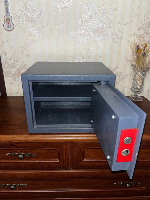 Сейф    меблевий