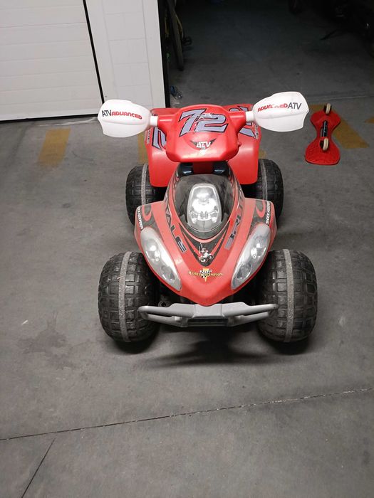 Mota 4 elétrica criança + vespa elétrica de criança. Os 2 com bateria e carregador