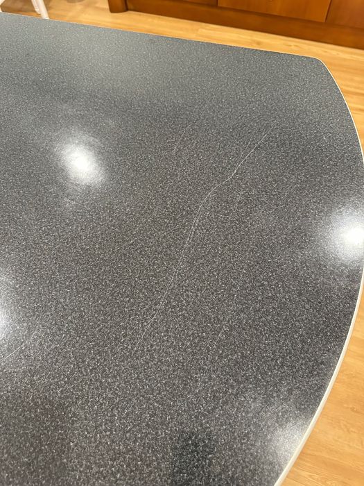 Conjunto de mesa e cadeiras