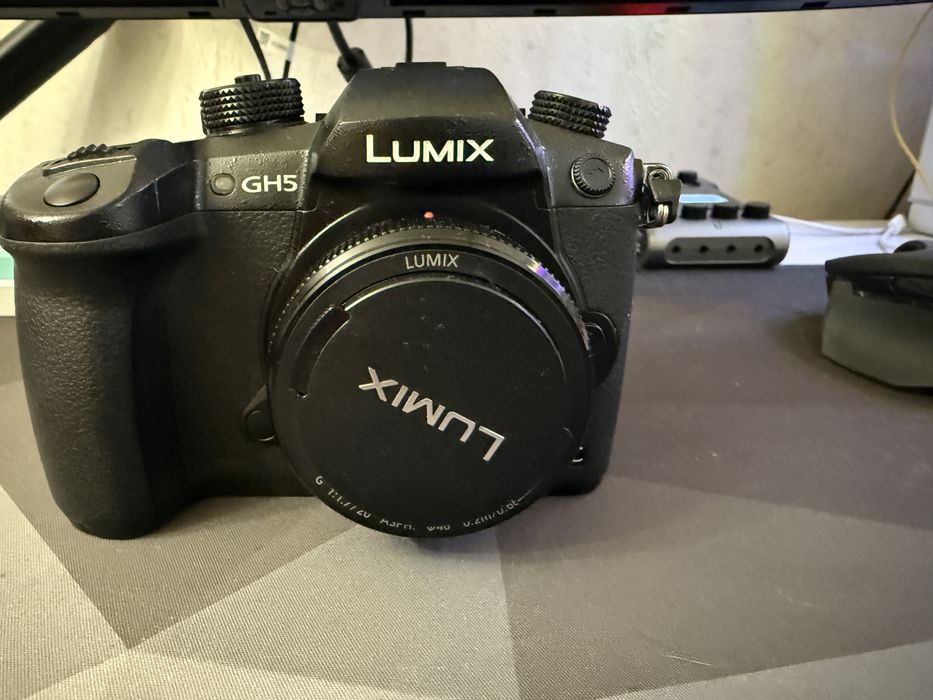 Panasonic GH5 + об'єктив Panasonic 20mm 1.7