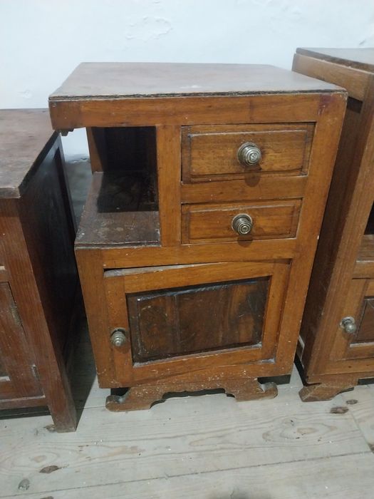 Mesas de cabeceira antigas