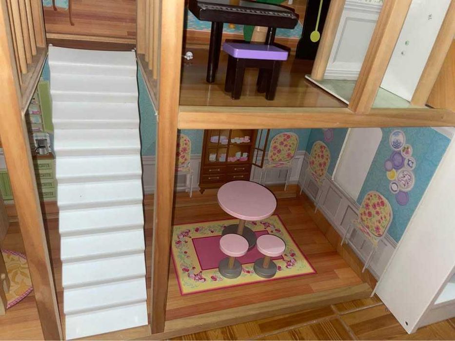 Casa de Bonecas de madeira