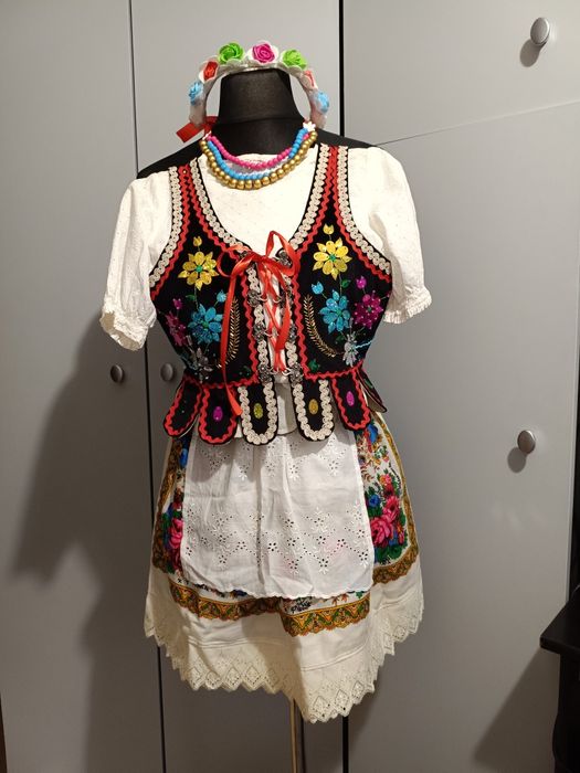 Strój krakowski dla dziewczynki